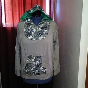 Hoodie with pockets!